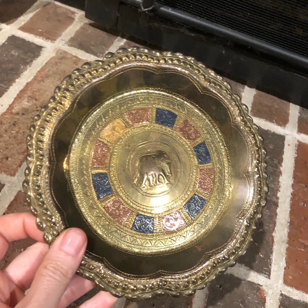 adorable vintage brass elephant design decorative plate 7” tall